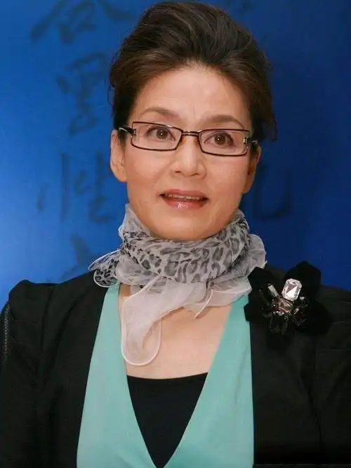 米家山潘虹离婚36年后,一个单身至今,一个只恋爱不结婚