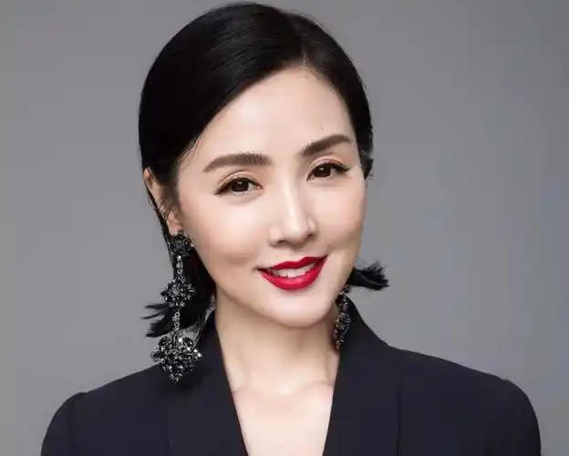 演员姜宏波姜文捧红她出道26年无绯闻50岁活得干净洒脱