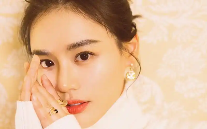 马思纯清纯优雅的写真图片桌面壁纸