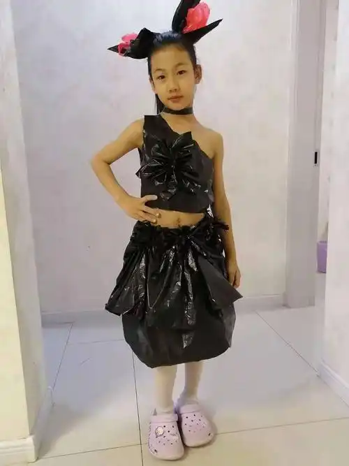 废物利用时装秀 秀出环保新风尚