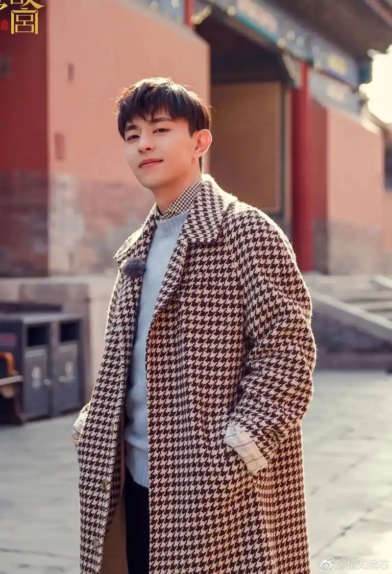 治愈系笑容  大家都在欣赏球星 我依旧专一的欣赏邓伦 - 抖音