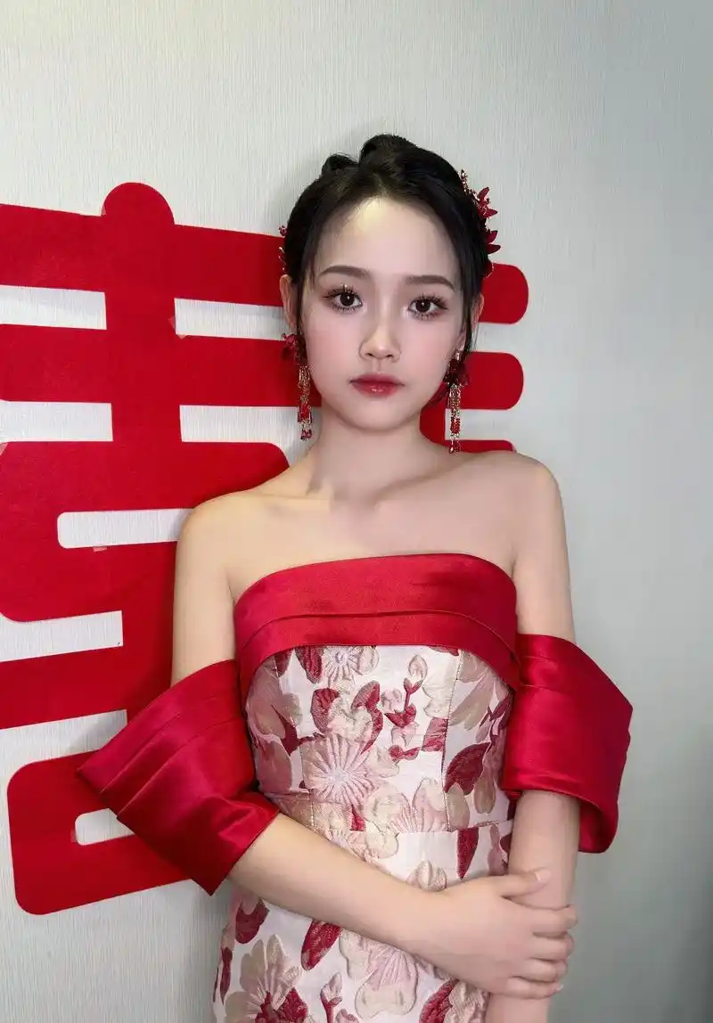 敬酒服～晨袍.#甜到犯规93 从事化妆十年有余,始终热情满满 - 抖音