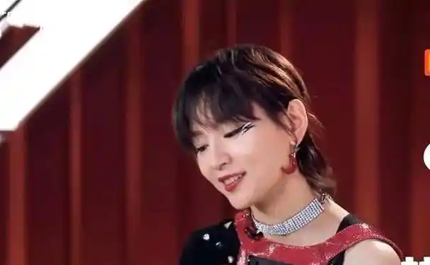 谁能想到,不争不抢的她却成了《浪姐2》里的"海王"_周笔畅_胡静_姐姐