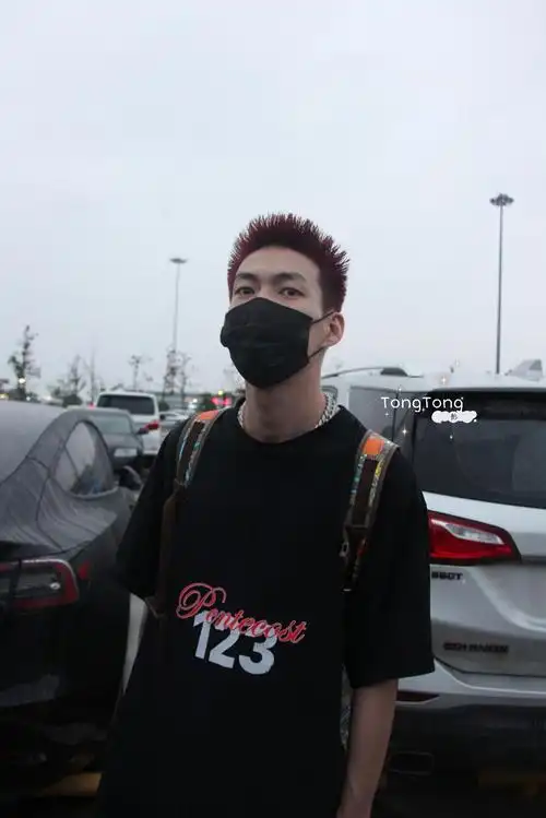 当rapper们穿越到耽美文/abo世界中