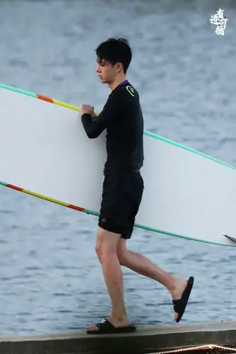 王一博夏日冲浪店录制图源见水印