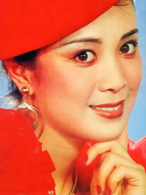 傅艺伟个人资料(傅艺伟的跌落人生,和她生命中爱过的2个重要男人)