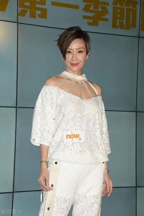 伍咏薇这身材,这才是尤物啊!