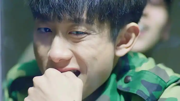 张一山酒吧再唱《那就这样吧》,歌声痞里痞气的,这是要闹哪样?