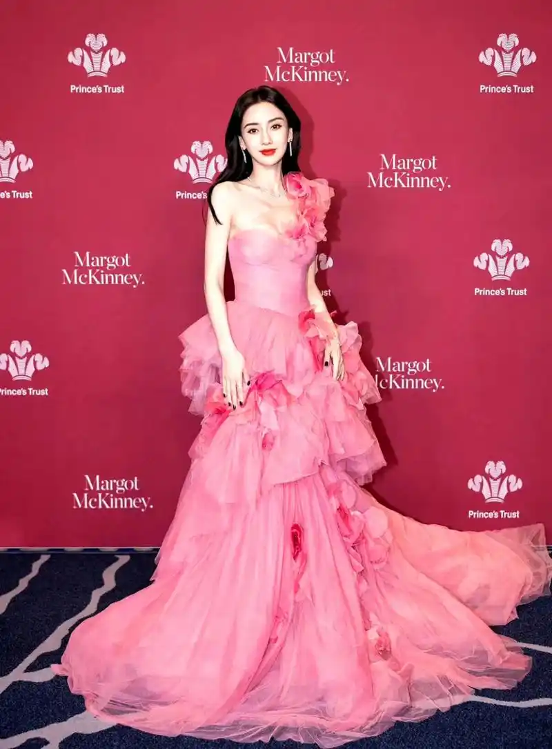 杨颖国外红毯生图,太美了吧