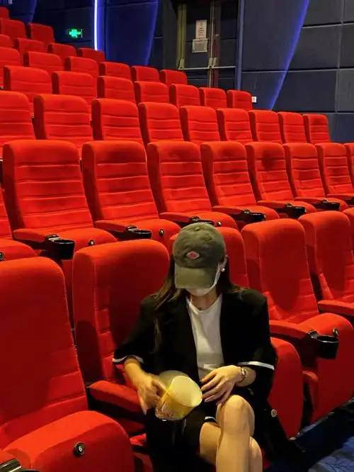 继续分享一组电影院拍照吧