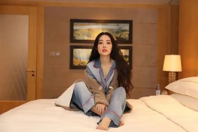 郭碧婷娱乐圈第一大脚女明星