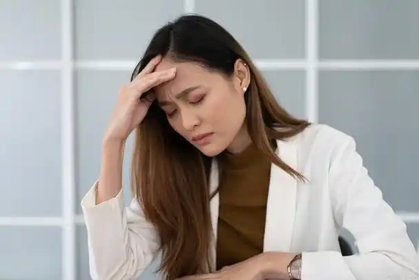 在现代社会中,女性面临着各种各样的挑战和压力.