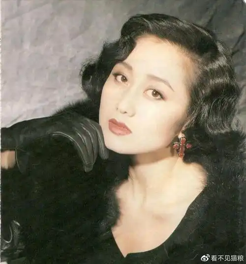 支持丈夫李连杰养5个家庭,被独宠30年,利智庆幸没做赌王五太