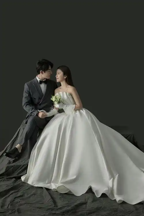 博轩修图培训的婚纱摄影作品《经典白纱》