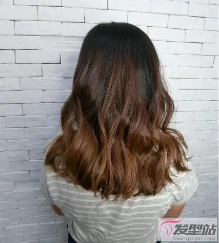 冷萃咖啡发色染发发型沈稳色调好温柔