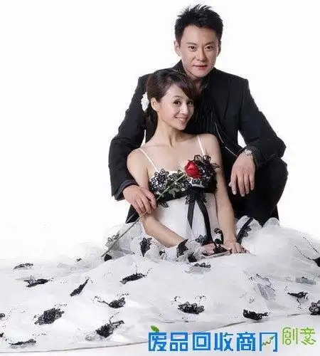 1月5日,曹颖在采访中谈到老公王斑和儿子王梓涵时,言语间洋溢着甜蜜的