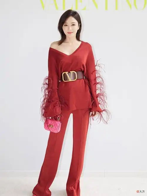 【时尚一点】41岁秦岚穿西装套装优雅知性,高级感十足