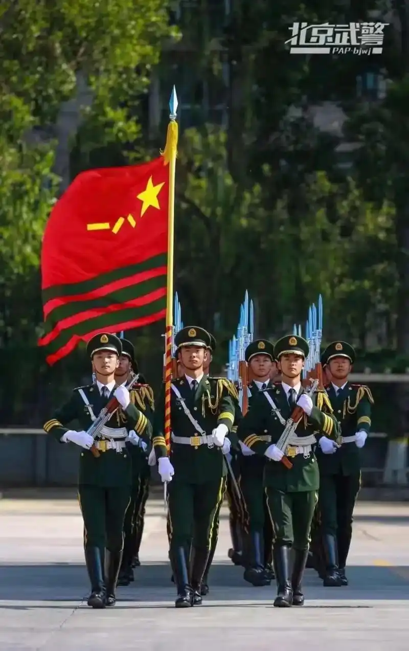 军人风采 #英姿飒爽 #青春无悔军营路 - 抖音