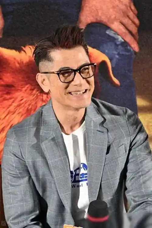 郭富城新造型亮相,牙齿揭秘年龄,你猜他几岁?