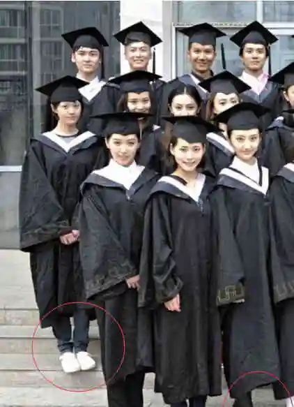 景甜与郑爽的毕业照 网友: 这就是名媛与校花的差别