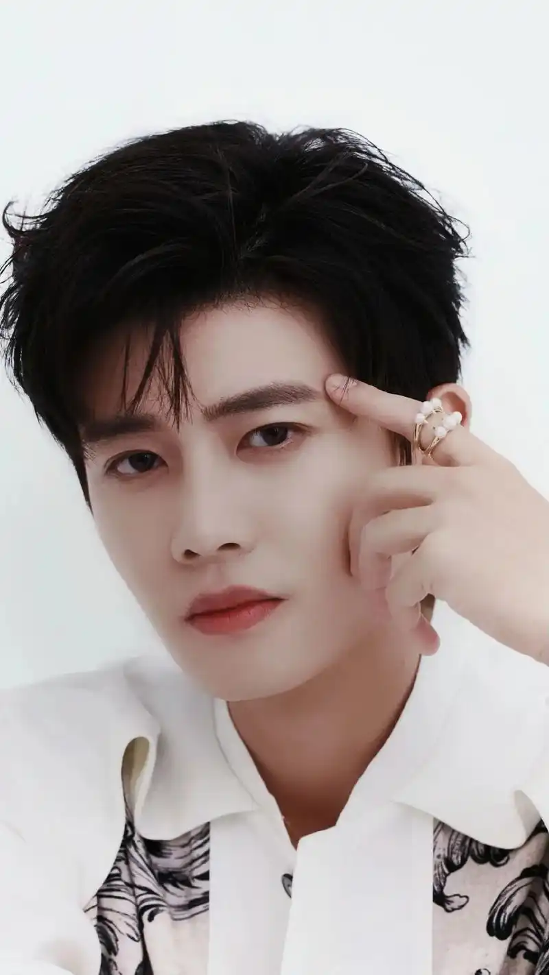 壁纸  安排#任嘉伦 #耽误你几秒心动一下 #一眼沦陷 #氛 - 抖音