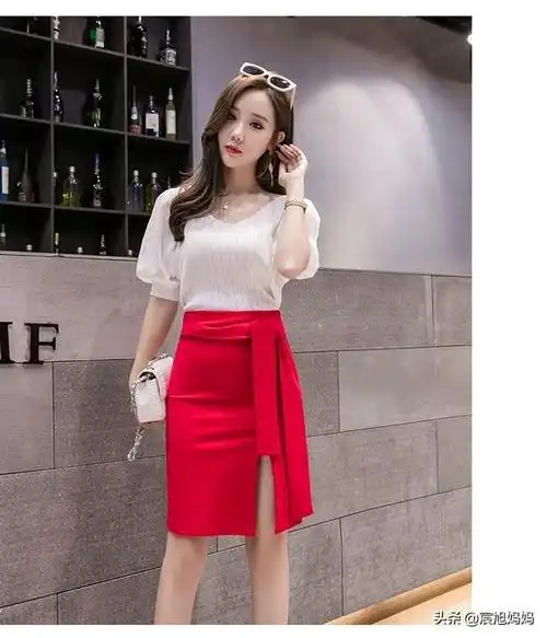 红色包臀裙搭配什么颜色的衣服好看?-图14