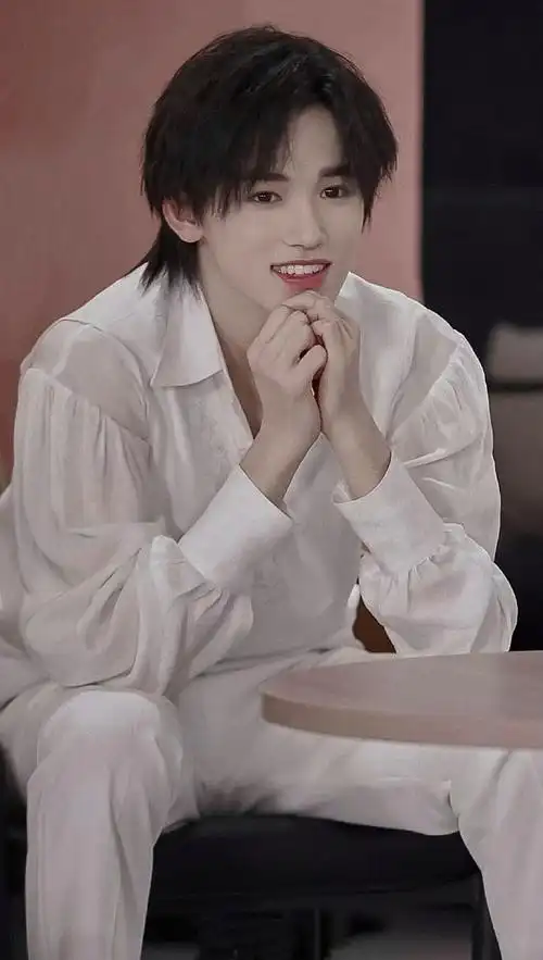 清冷火火从长眠于月野间转采于2021-12-20 16:25:16宋亚轩摄影美图