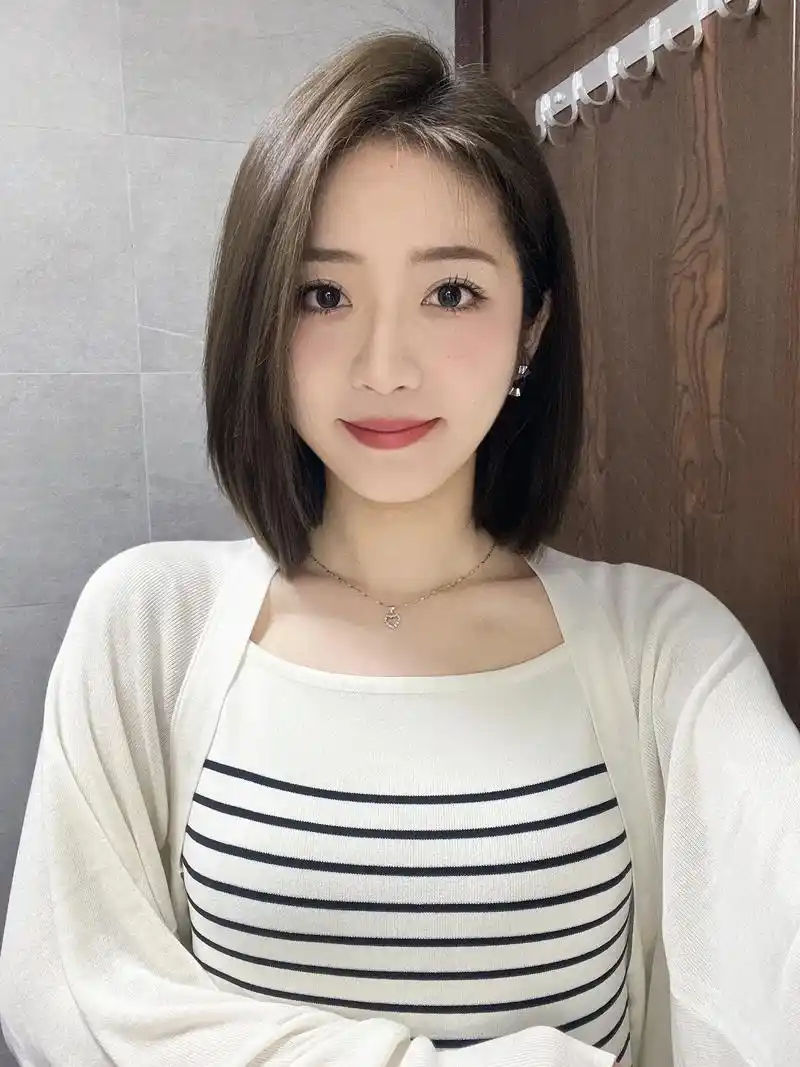适合方圆脸大脸女生的一刀切短发 黑茶色.适合方圆脸/大脸女生 - 抖音