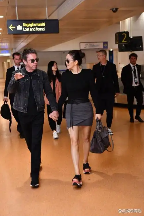 你觉得巩俐怎么样?是年轻时的大方可爱,还是后来的国际风范?