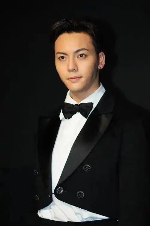 想当年,陈伟霆和angelababy的那段初恋,可是娱乐圈里的一大热门话题.