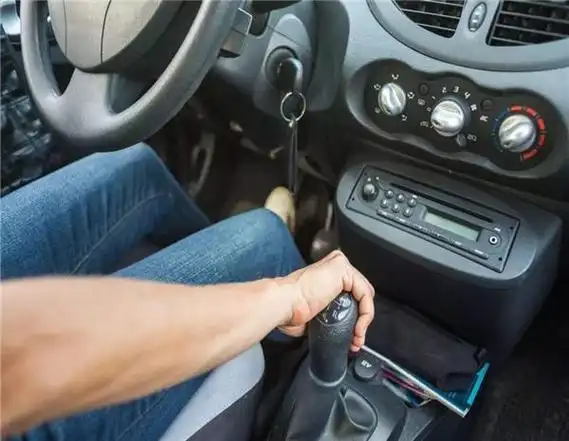 开手动挡车一档起步时,什么时候才能完全松掉离合器,有什么讲究