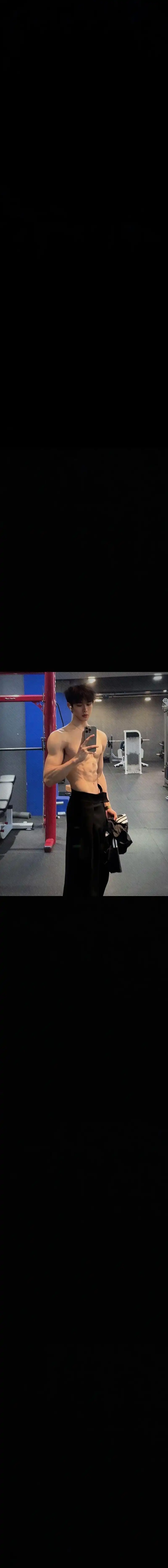 艾特一个猥琐女 #男高中生 #反差 #腹肌 #禁欲系 #正常 - 抖音