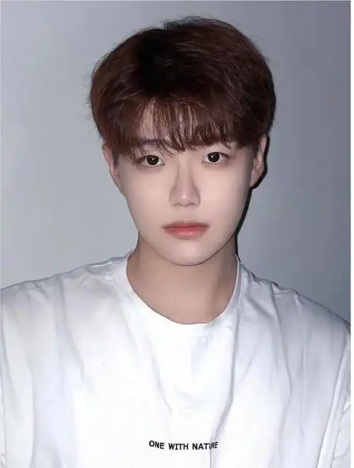 中式复古发型男中长发(今秋最帅男发15款)(13)