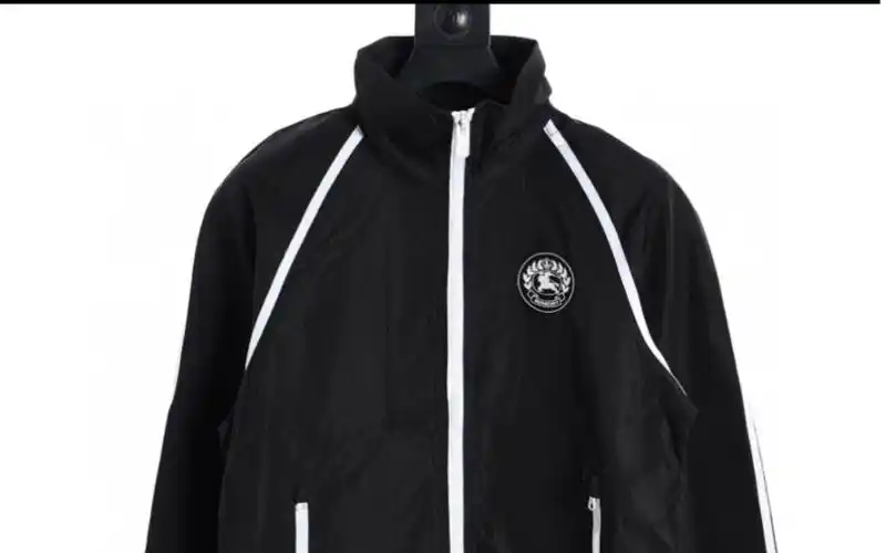 说一下高仿burberry巴宝莉经典战马拼接夹克外套