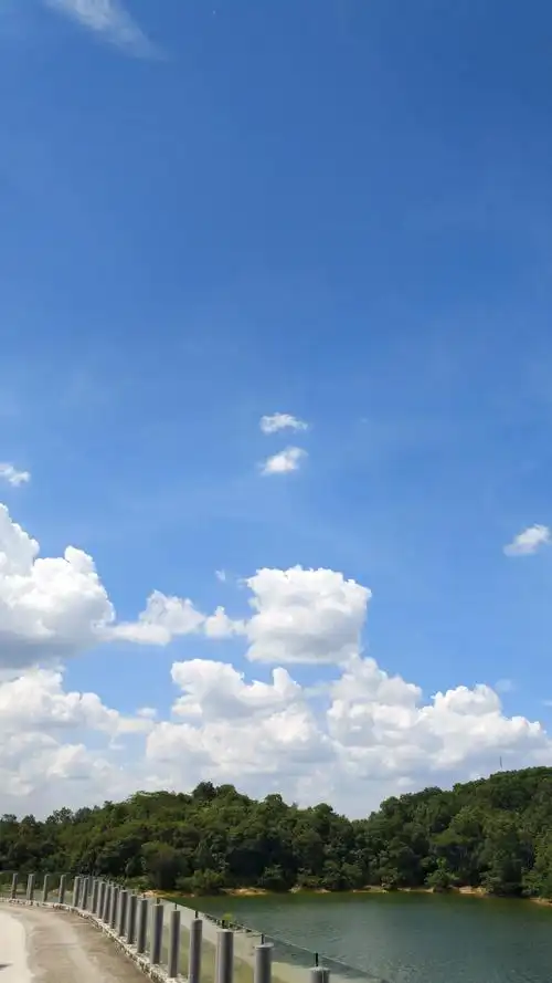 深圳的天空也是蔚蓝色