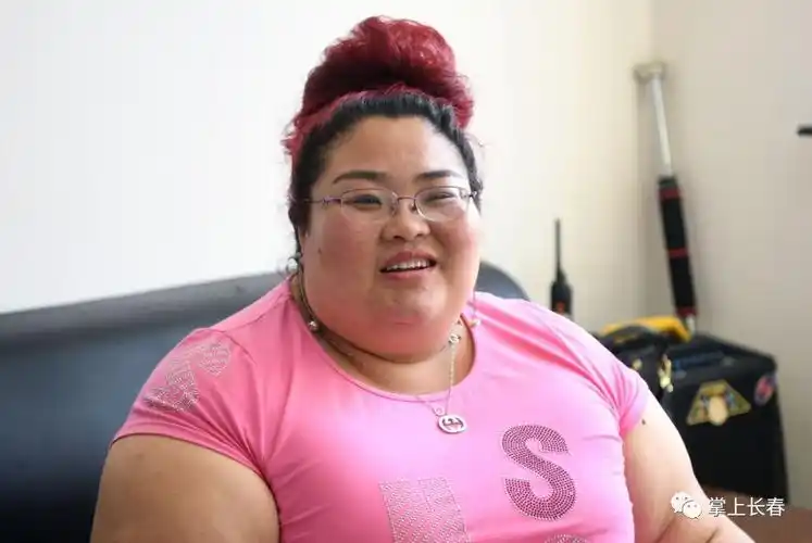 长春故事155公斤网红胖姐来长减肥直播获万名网友力挺