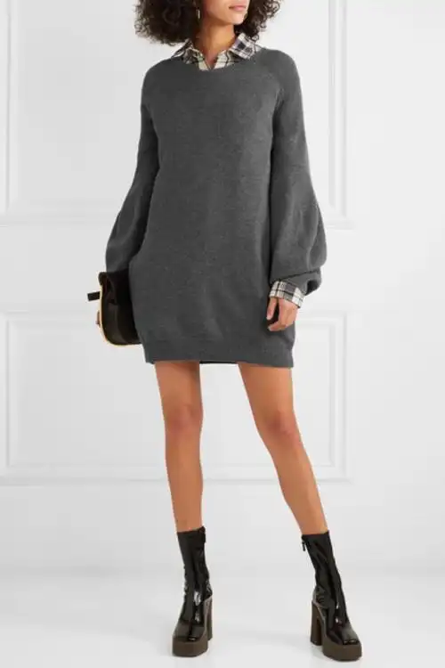 大廓形针织衫可谓 2019 秋冬秀台上的人气宠儿,而要把这一款式穿得酷