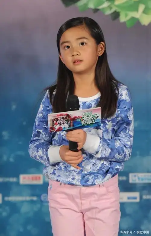 陆子艺:6岁被成龙抱上春晚,因长相被骂退圈出国,如今怎样了?