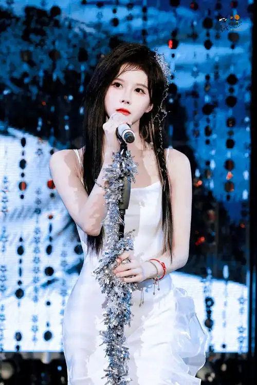 24 merry redmas 段艺璇生日公演    「鱼」原创    @snh48-段艺璇