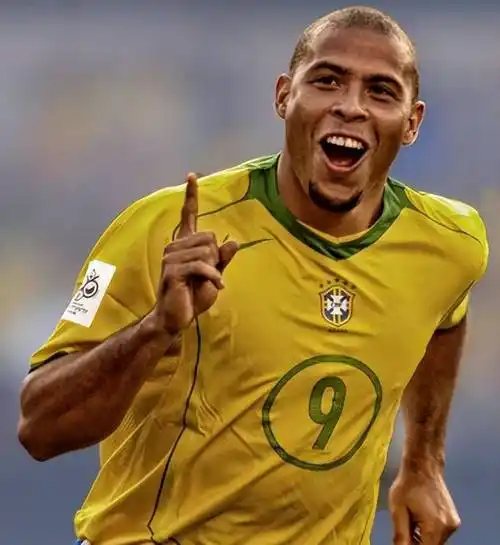 鲁尼:如果不是网络,罗纳尔多在世纪之交的影响力吊打现在的梅西_锋线