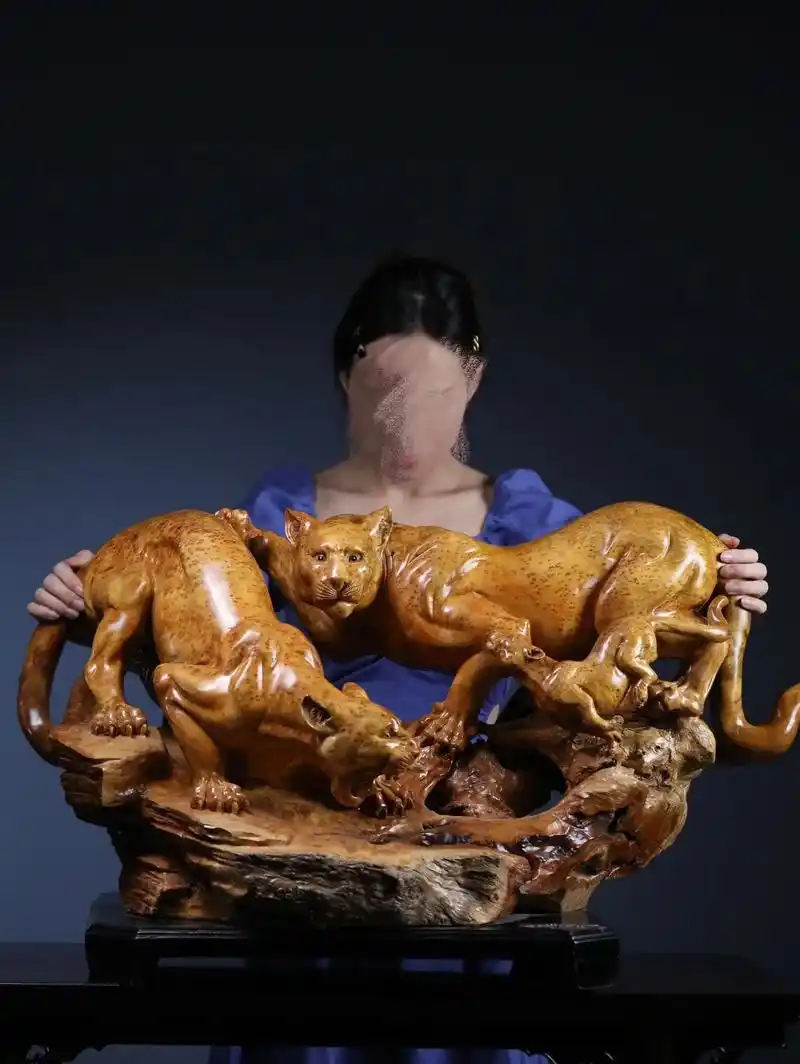 一路豹发木雕摆件.
