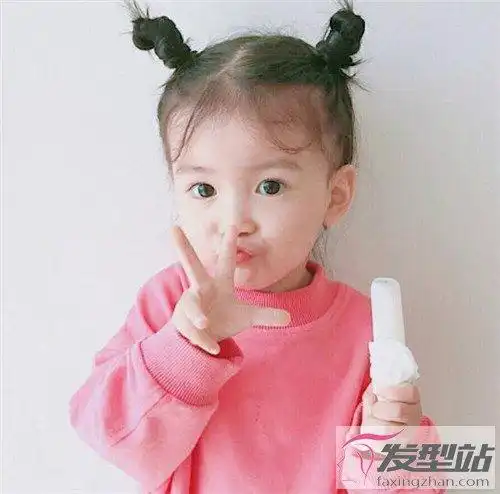 萌娃发型可爱个性的小啾啾扎发,哪吒头扎发在这两年时尚热度不减,不仅