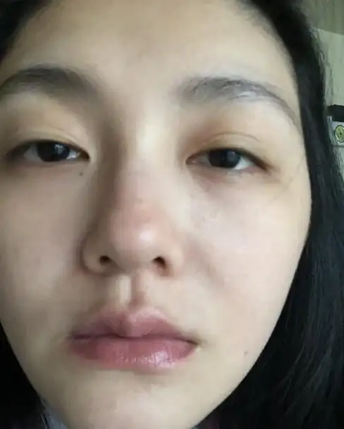 大s想演戏 晒纯素颜特写找工作(图) (2)