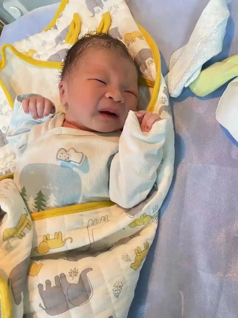 虎宝宝 #刚出生的宝宝 #母子平安 #我家小可爱上线啦 , - 抖音