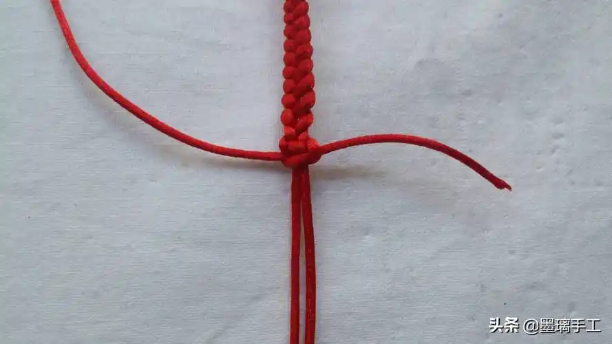 一根红绳手链编法花2分钟就能学会编1条红绳手链