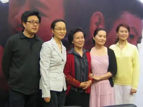 为爱奔赴2288.6公里,勇嫁高原的视后吴冕,今却为何成"母亲专业户"