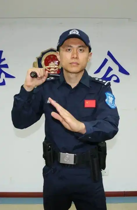 李晓峰,男,1987年10月生,中共党员,现任威海市公安局临港经济技术开发