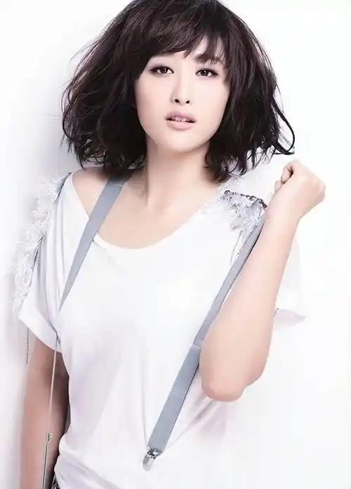 原创因丑女走红的李欣汝得罪张艺谋后退圈如今生活怎么样