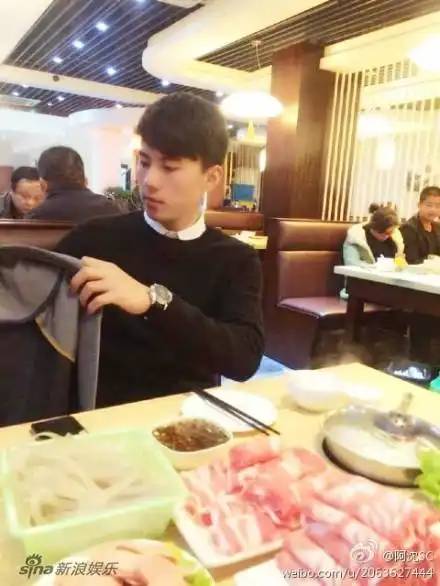 高考执勤特警帅哭网友 长腿型男制服范儿(组图)【8】