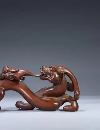 清代黄杨木雕螭龙戏珠文房笔架